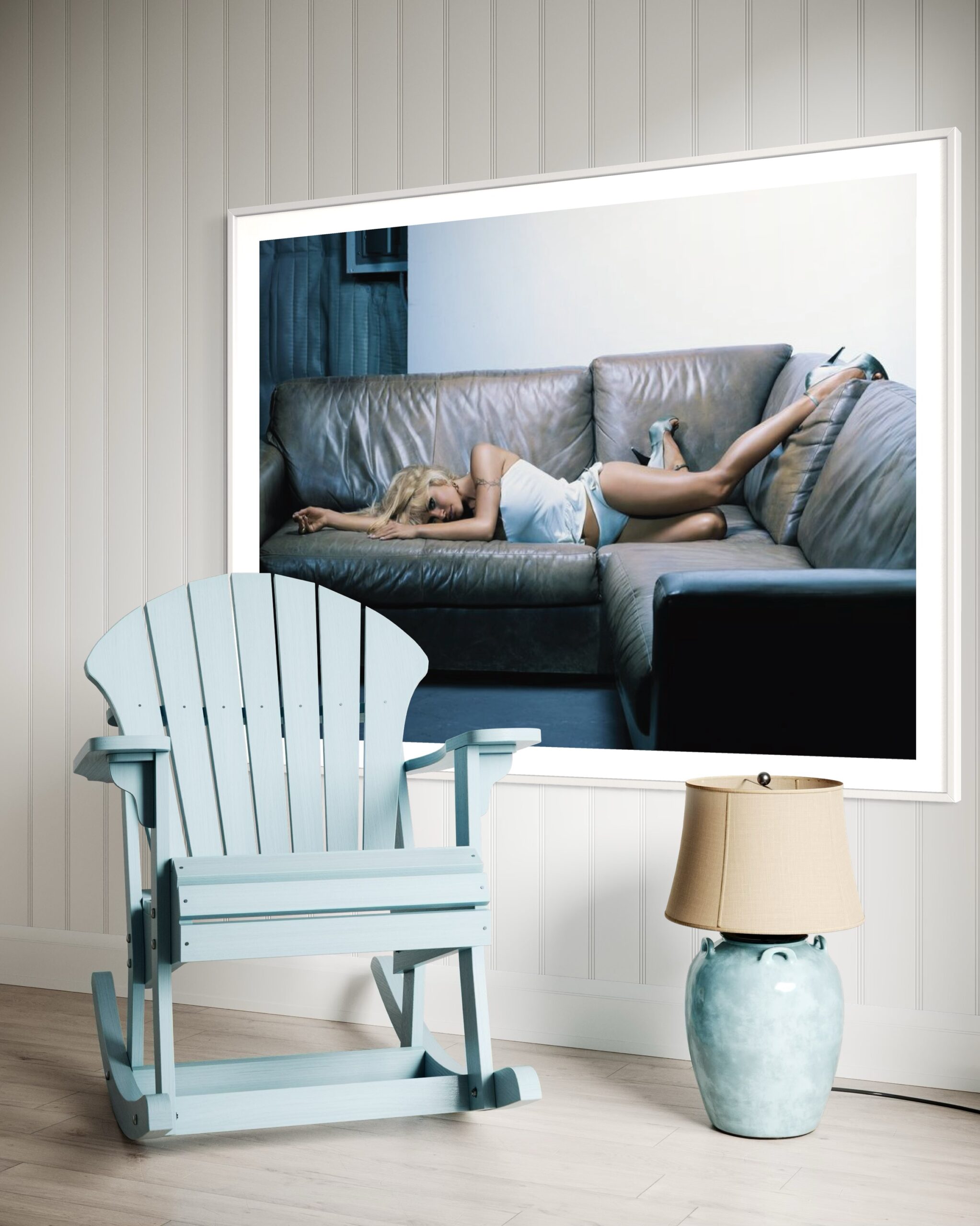 MK - Pamela Anderson Relaxing - Large - 3