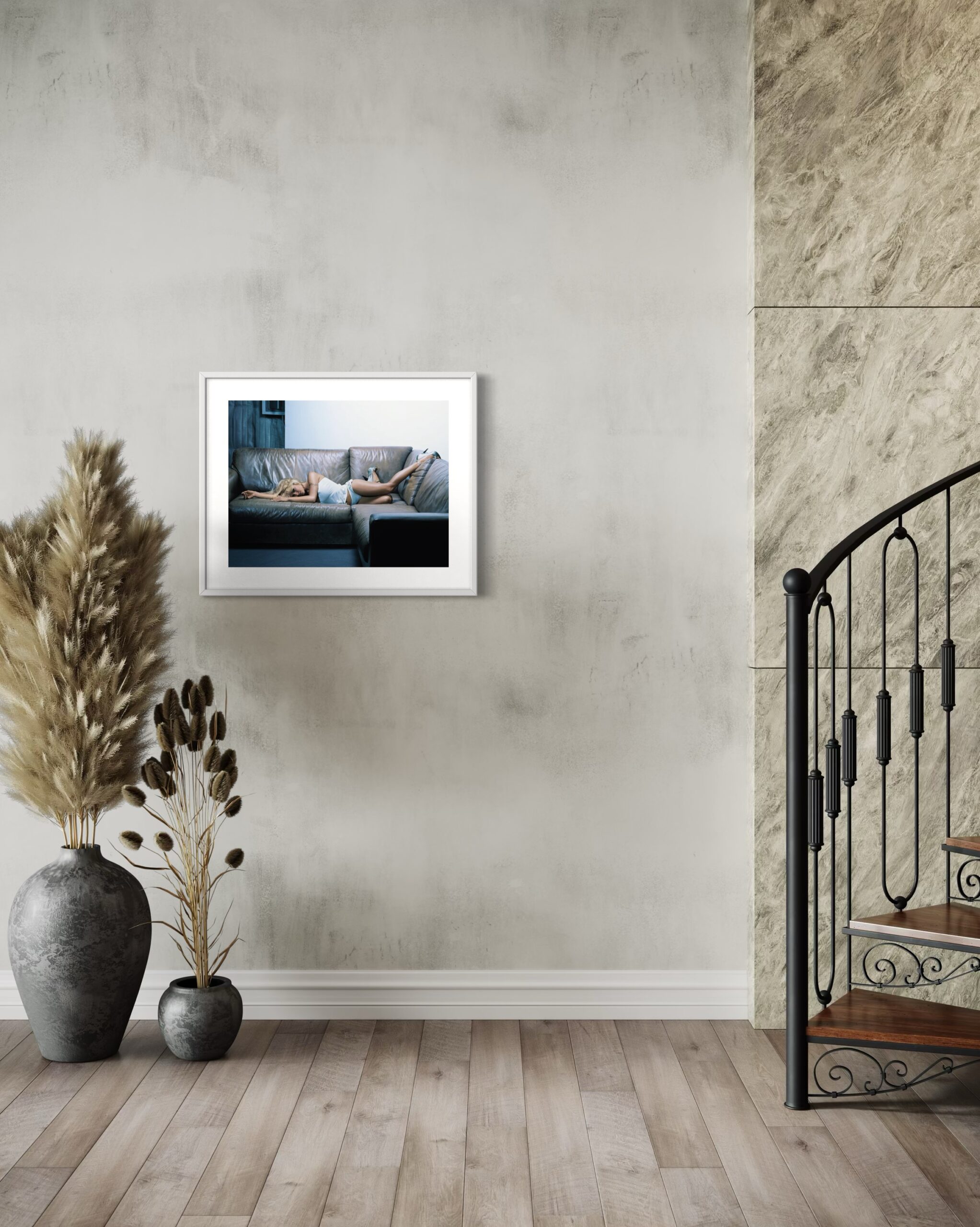 MK - Pamela Anderson Relaxing - Small - 2